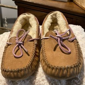 Ugg Dakota slippers with pink laces